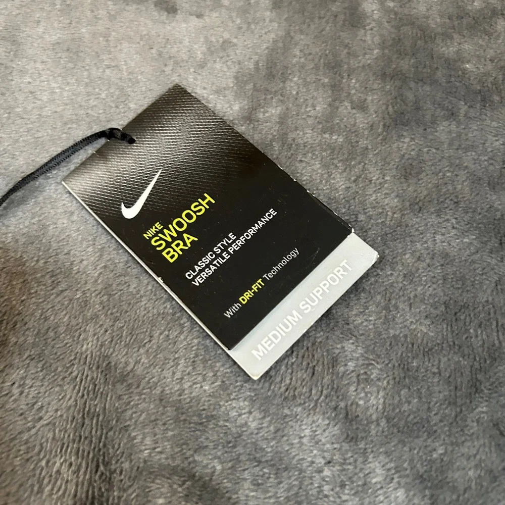 Nike Swoosh Sports Bra Medium Support Training Fitness Black Womens‎ Small NWT
